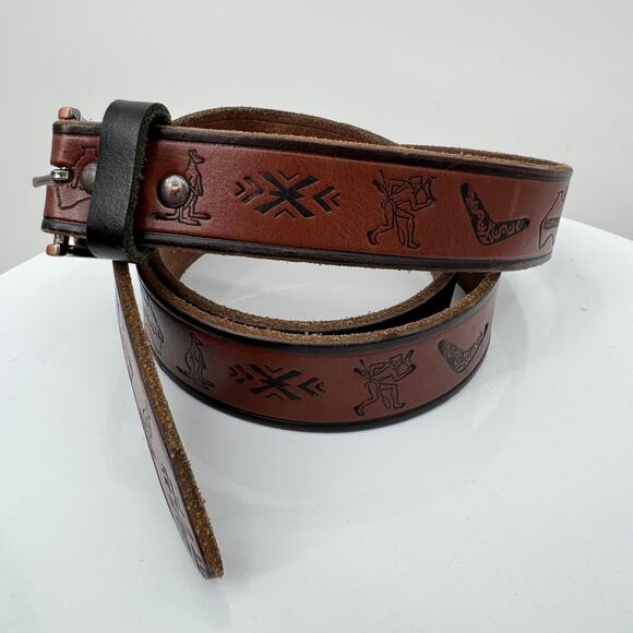 Australia Men's belt 42 brown tooled leather kangaroo copper tone buckle AU map - Picture 2 of 7